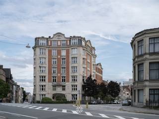 GHENT - Characterful and spacious apartment overlooking the Citadel Park in a historic building The apartment is located on the second floor of the...