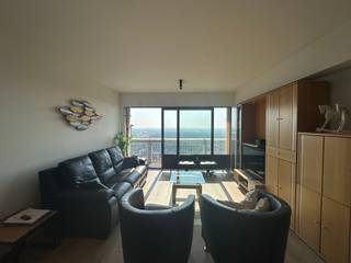 Cet appartement meublé, récemment entièrement rénové, est situé au 20e étage du prestigieux immeuble « De Mast » à Ostende et offre une vue...