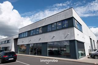 De strategisch goed gelegen kantoorruimte bevindt zich in een kantorenpark vlakbij het centrum van Waregem en biedt een vlotte verbinding naar N43...