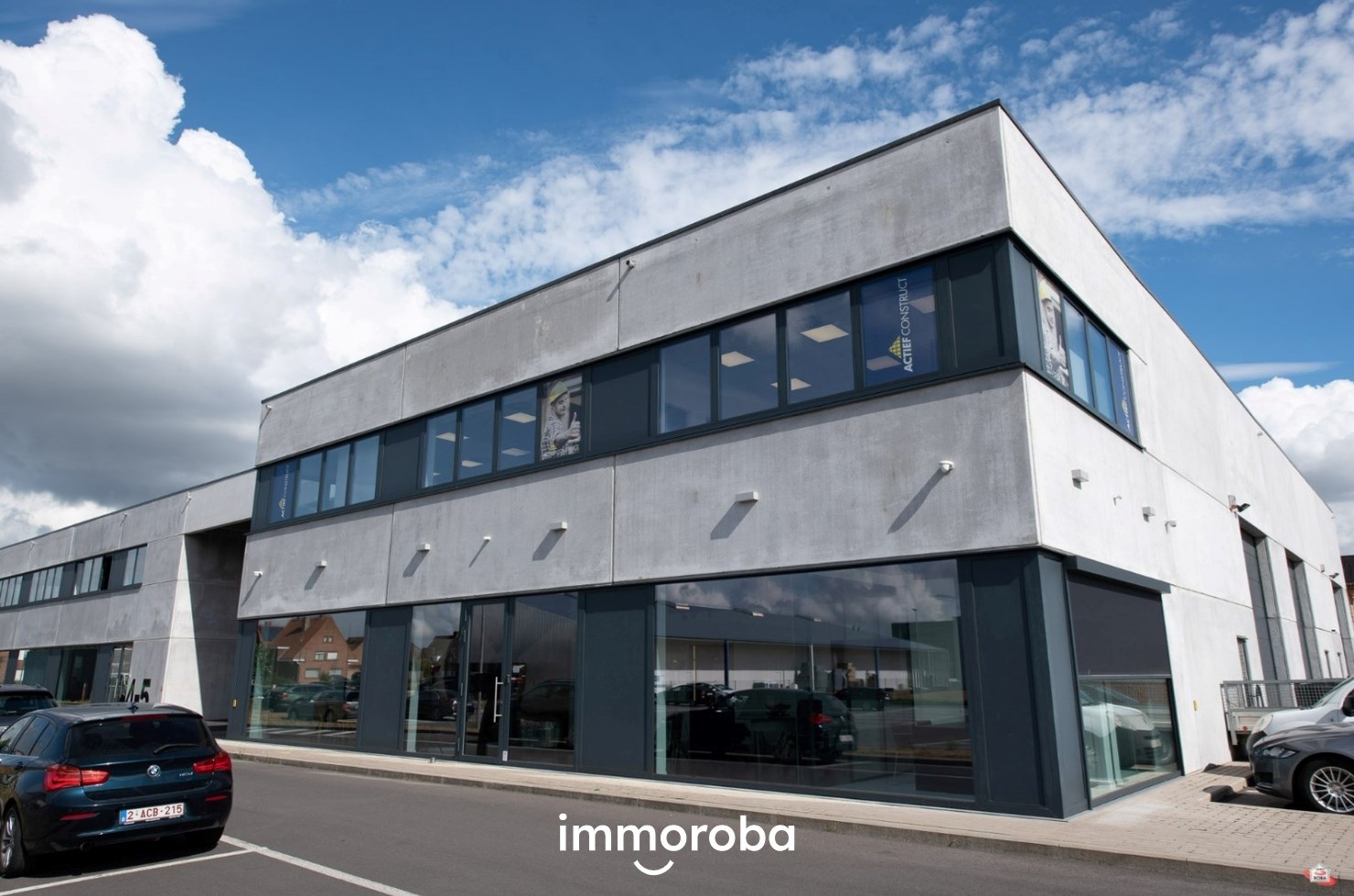 Terbeschikkingstelling van functioneel ingedeelde kantoorruimte te Waregem - foto 1