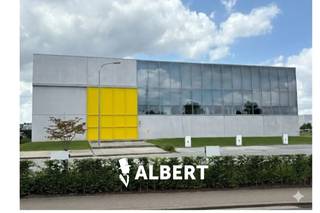 High-End Industriële site te koop in ZwevegemCentraal gelegen aan IZ De Pluim in Zwevegem, combineert dit instapklare bedrijfsgebouw een strategische...