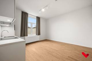 Ce nouveau studio aux finitions haut de gamme bénéficie d'un emplacement privilégié dans une majestueuse maison de maître au cœur de Louvain,...