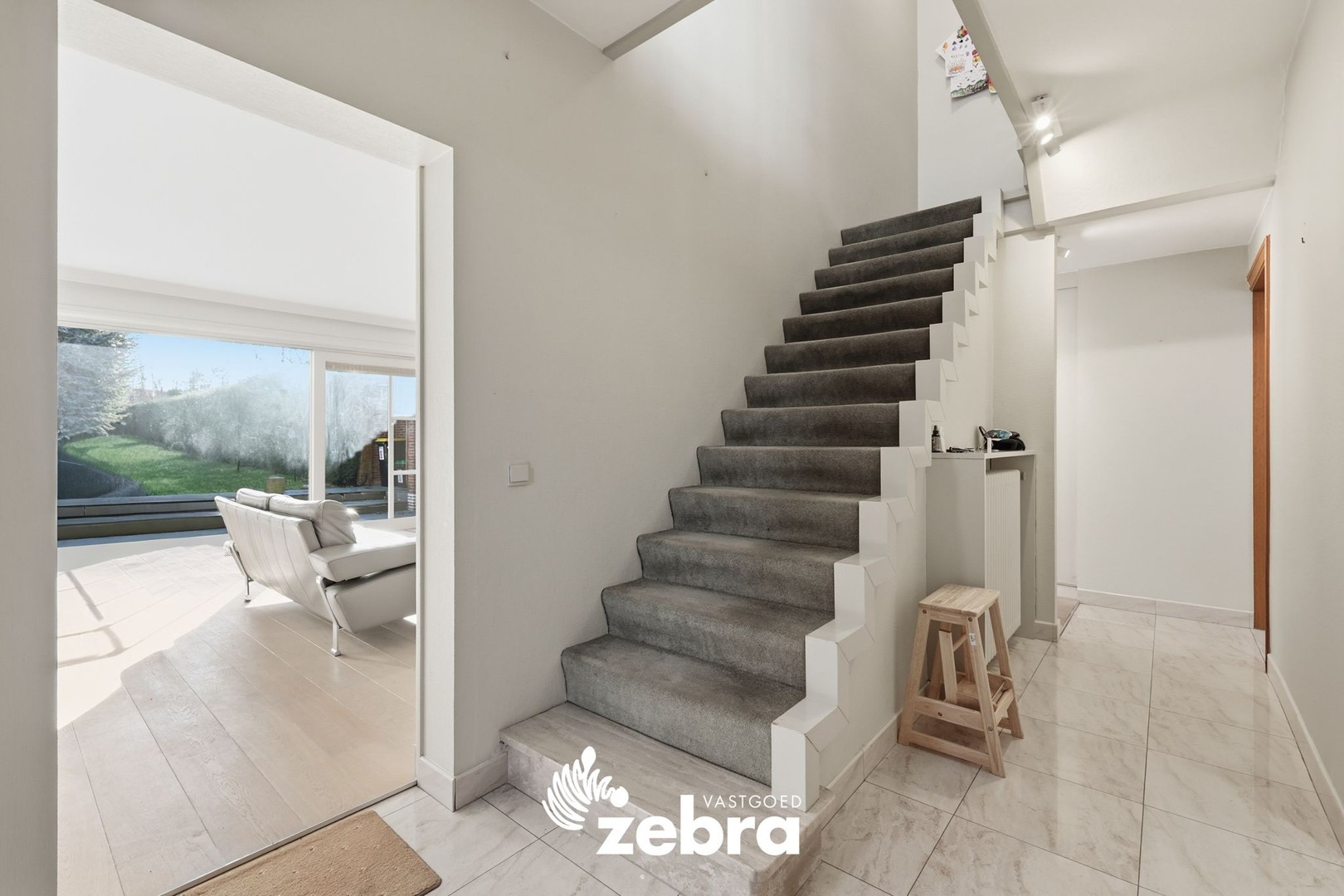 Halfopen bebouwing met praktijk- of kantoorruimte in centrum Tielt - foto 3