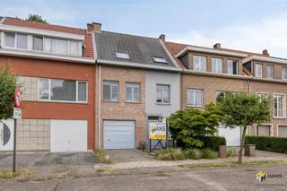 Ruime woning (200 m²) met 5 slaapkamers, 2 badkamers, garage en tuin (210 m²) in Kapellen. Het pand is gelegen in een groene woonwijk en bevindt zich...