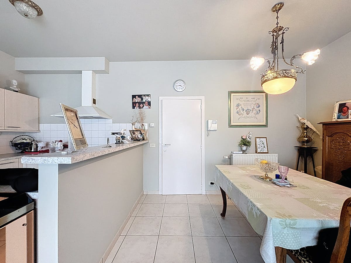 Ground floor 2-bedroom apartment with garage box near the center of Aalter - photo 5