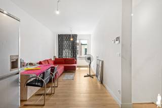 <p><strong>Polyvalent pand met woon- en magazijnruimte in Deurne</strong></p>
<p>Op een interessante locatie aan de <strong>Van</strong> <strong>Cortbeemdelei 227 in Deurne</strong> bevindt zich dit veelzijdige pand voor <strong>gemengd gebruik</strong>, ideaal voor wie wonen en werken wil combineren.</p>
<p>De woning beschikt over <strong>4 slaapkamers, 1 badkamers en 1 douchekamer</strong>, waardoor er voldoende ruimte is voor een gezin of voor wie extra kamers wenst in te richten als bureau, hobbyruimte of logeerkamer.</p>
<p>Een belangrijke troef is het aanwezige <strong>magazijn (ca 100<span>m²)</span></strong>, dat tal van mogelijkheden biedt voor zelfstandigen, ondernemers of wie nood heeft aan extra opslag- en werkruimte. De combinatie van woonruimte en magazijn maakt dit pand bijzonder geschikt voor verschillende doeleinden.</p>
<p><strong>Troeven:</strong></p>
<ul>
<li><span>Gelegen aan de Van Cortbeemdelei 227 in Deurne</span></li>
<li><span>Pand voor gemengd gebruik</span></li>
<li><span>4 slaapkamers</span></li>
<li><span>1 badkamer, 1 douchekamer</span></li>
<li><span>Ruim magazijn</span></li>
<li><span>Ideaal voor combinatie van wonen en werken</span></li>
<li><span>Tal van mogelijkheden voor eigen gebruik of investering</span></li>
<li><span>EPC C</span></li>
</ul>
<p>Een interessant pand met <strong>veel potentieel en diverse gebruiksmogelijkheden</strong>, zowel voor gezinnen als zelfstandigen en investeerders.</p>
<p><strong>Interesse? Contacteer ons voor meer informatie of een bezoek ter plaatse.</strong></p>
<p></p>
