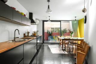 Op zoek naar een instapklare, lichtrijke woning waar charme en modern comfort perfect samenkomen? Deze prachtig gerenoveerde woning weet te...