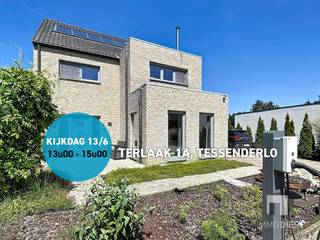 <p><span>EIGENTIJDSE WONING MET VEEL MOGELIJKHEDEN IN TESSENDERLO</span></p><p><span> </span></p><p><span>Welkom in deze moderne gezinswoning gelegen in het mooie Tessenderlo. Dit eigentijdse pand biedt een perfecte combinatie van comfort, functionaliteit en ruimte voor het gezin dat naar iets bijzonders zoekt.</span></p><p><span> </span></p><p><span>WONING</span></p><p><span> </span></p><p><span>Het huis beschikt over een totale woonoppervlakte van 270 vierkante meter verdeeld over meerdere niveaus. Met drie slaapkamers (5 mogelijk) biedt deze woning voldoende ruimte voor het gezin. </span></p><p><span> </span></p><p><span>KEUKEN EN EETRUIMTE</span></p><p><span> </span></p><p><span>De volledig uitgeruste open keuken is voorzien van hoogwaardige apparatuur en een modern design met wit en donkere accenten. Een groot eiland geeft extra werkruimte en creëert een natuurlijk samenzijn- en eetpunt. De toegang tot het terras biedt een naadloze verbinding tussen binnen- en buitenruimte.</span></p><p><span> </span></p><p><span>WOONRUIMTE</span></p><p><span> </span></p><p><span>De ruime woonkamer is voorzien van een speksteenkachel en beschikt over grote raampartijen die zorgen voor veel natuurlijk licht. De open indeling zorgt voor een aangename sfeer en faciliteren het gezinsleven. Het plafond in de leefruimte moet nog afgewerkt worden.</span></p><p><span> </span></p><p><span>SLAAPKAMERS</span></p><p><span> </span></p><p><span>Alle drie de slaapkamers zijn ruim en licht. Mits maken van een extra deuropening kan je eenvoudig een 4de slaapkamer creëren op de 1ste verdieping.</span></p><p><span>De zolderruimte is bereidkbaar via vaste trap, ideaal voor extra hobbyruimte, slaapkamer 5/6,....</span></p><p><span> </span></p><p><span>BADKAMER</span></p><p><span> </span></p><p><span>De moderne badkamer is volledig uitgerust met een ligbad, inloopdouche en twee wastafels. Afgewerkt met hoogwaardige materialen.</span></p><p><span> </span></p><p><span>BUITENRUIMTE</span></p><p><span> </span></p><p><span>Het eigendom staat op een perceel van 11,04 are met een waardig terras aan de achterzijde. De diepe tuin beschikt over een trampoline en is volledig afgemaakt. De voortuin en de inrit zijn statig en voorzien van laadpaal.</span></p><p><span> </span></p><p><span> </span></p><p><span>VERWARMING</span></p><p><span> </span></p><p><span>De CV is momenteel een speksteenkachel in combinatie met een zonneboiler voor het warm water. </span></p><p><span> </span></p><p><span>AFWERKING EN DETAILS</span></p><p><span> </span></p><p><span>Het pand is nog niet volledig afgewerkt maar wel direct bewoonbaar. Je kan hier en daar zelf nog afwerken en een eigen stijl creëren. </span></p><p><span> </span></p><p><span>Deze woning is ideaal voor gezinnen die een moderne, ruime woning zoeken met veel praktische mogelijkheden en een aangename buitenruimte.</span></p><p><span> </span></p><p><span>Wil je graag komen kijken, bel dan naar Immo Diest op 013/31.25.22</span><span> </span></p>