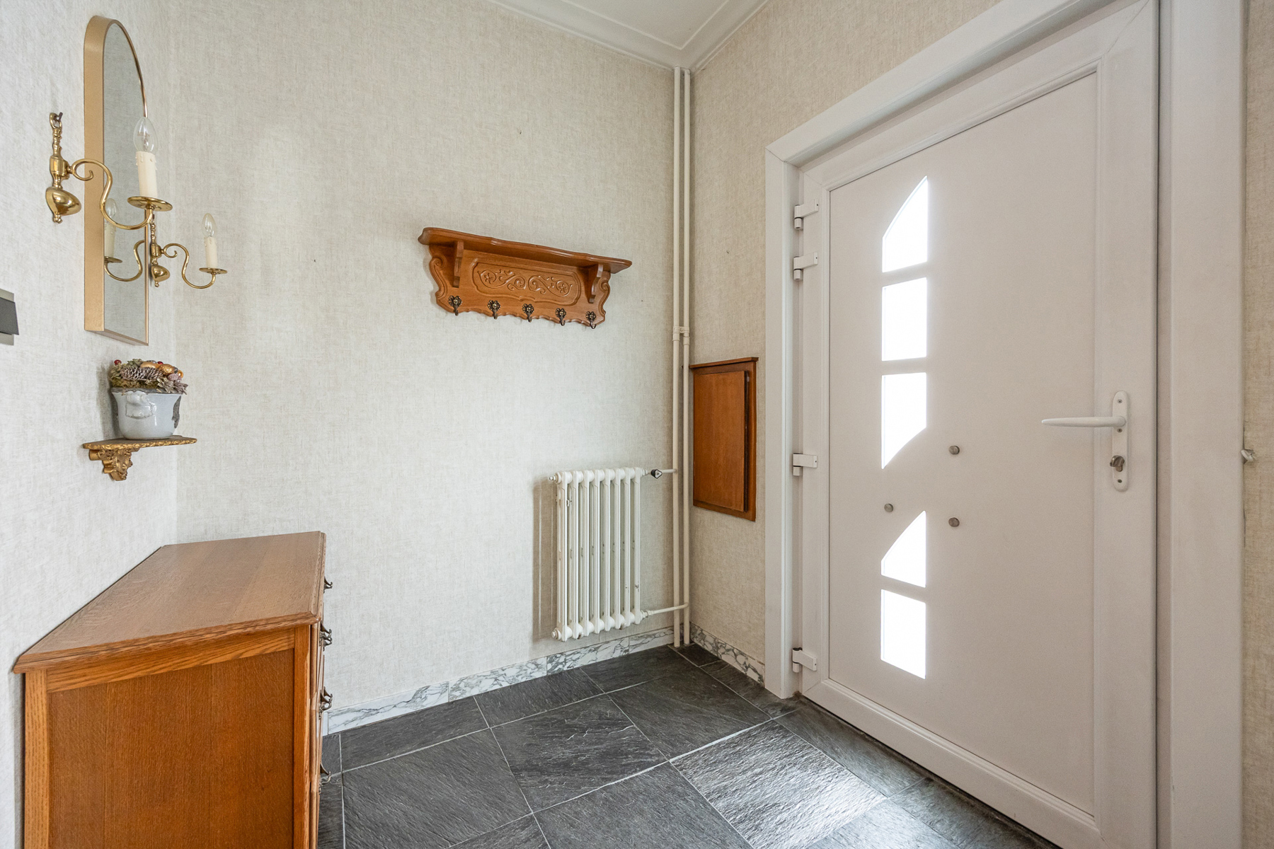 Ruime gezinswoning met veel potentieel in hartje Vlimmeren - foto 2
