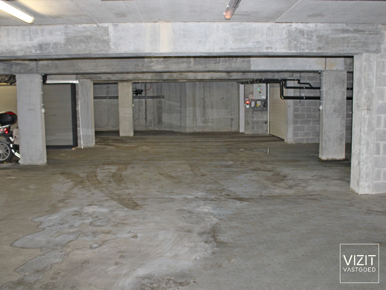 Ondergrondse parkeerplaatsen/garage met autolift   - foto 1