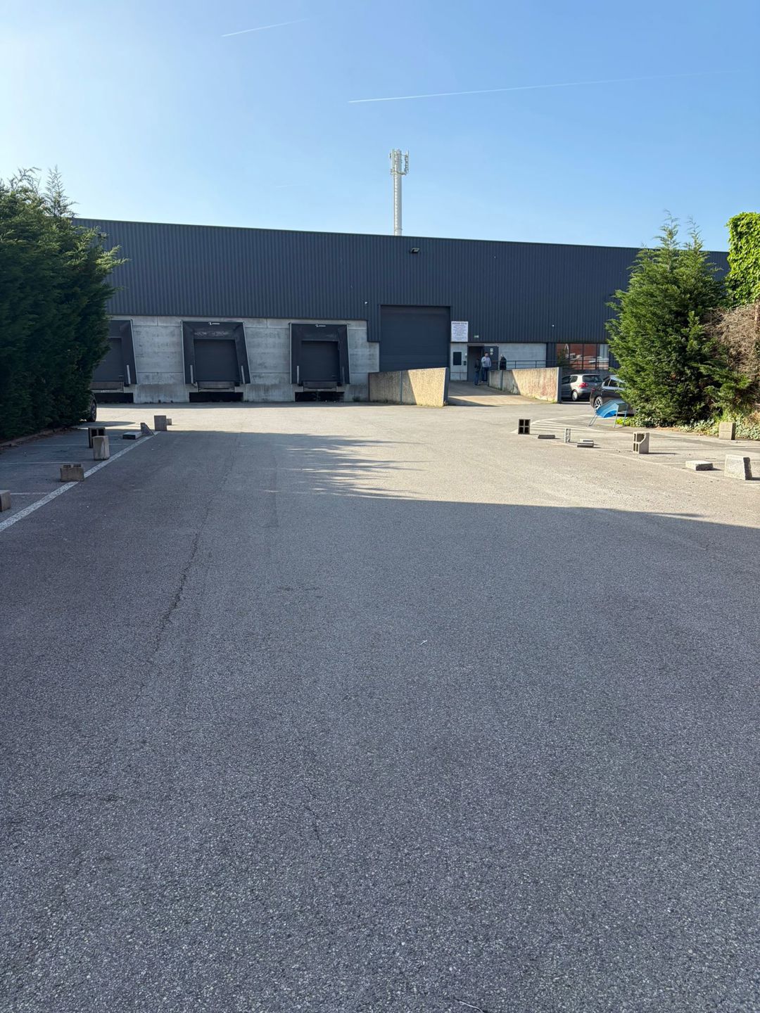 Magazijn met kantoor te huur in Sint-Niklaas - foto 3