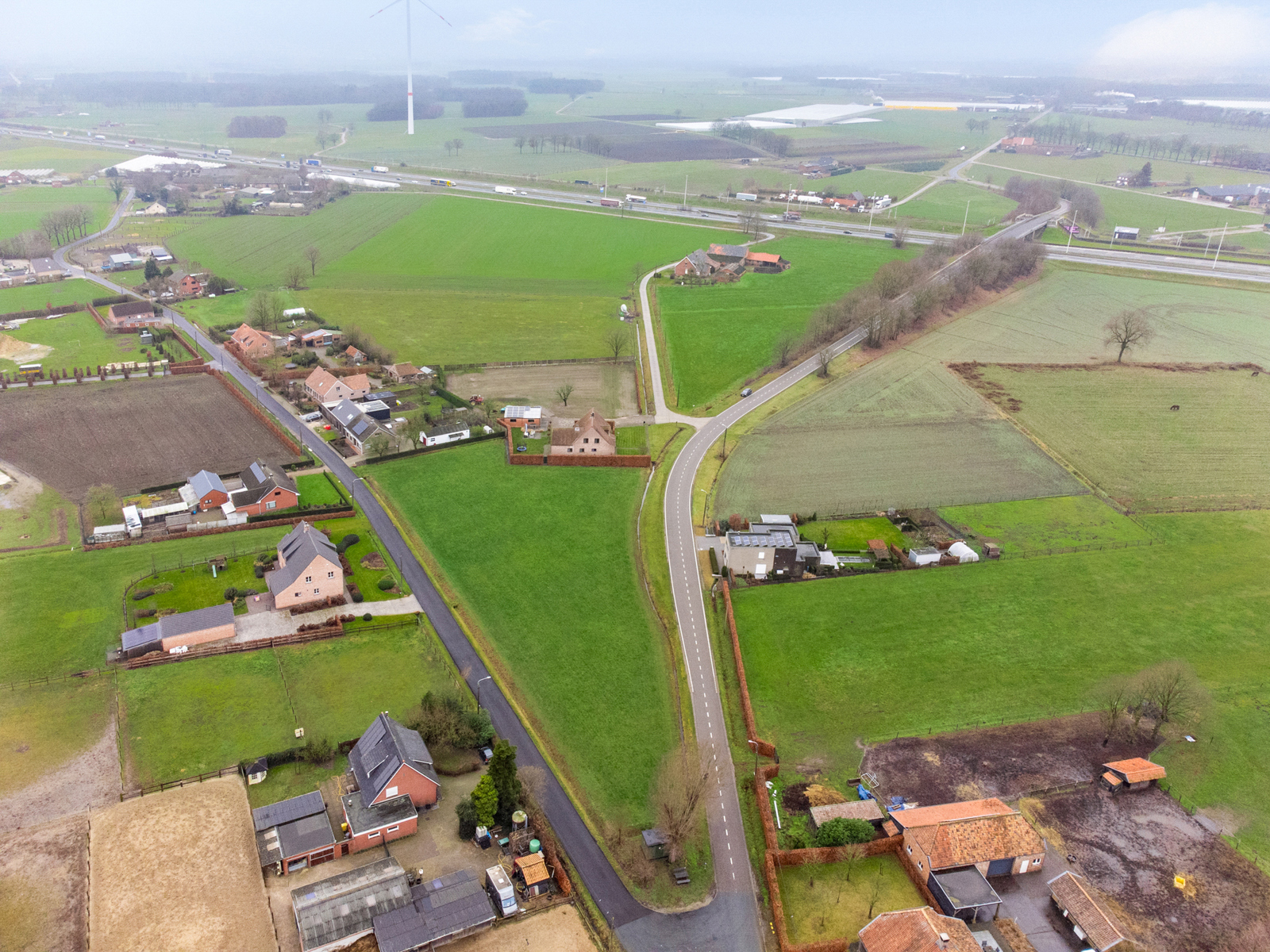 Villa met 5 slaapkamers, ruime garage en aangrenzende weilanden - foto 5