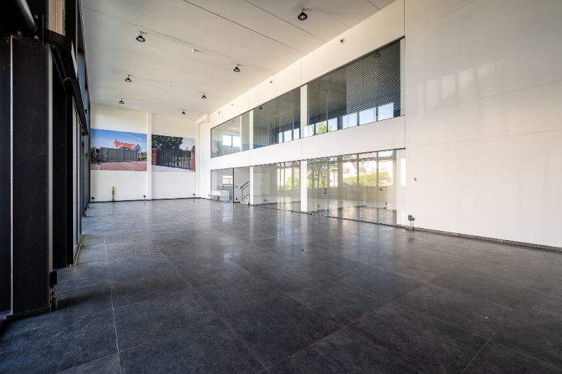 Moderne bedrijfsruimte met kantoren, showroom en loods in Bellegem (bedrijventerrein Emdeka) - photo 5