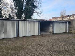 Gesloten garagebox in het centrum van Beerse