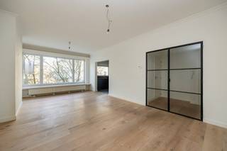 Instapklaar appartement met zicht op het KMSKA op rustige ligging in het hartje van het Antwerpse zuid. Indeling: Inkomhal: +/- 8 m²,...
