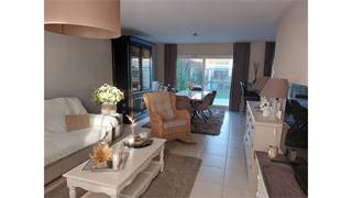 Een rustig gelegen woning (HOB) bestaande uit een woonkamer met open, ingericht keuken, 3 slaapkamers, badkamer, bergplaats, garage, terras, tuin...