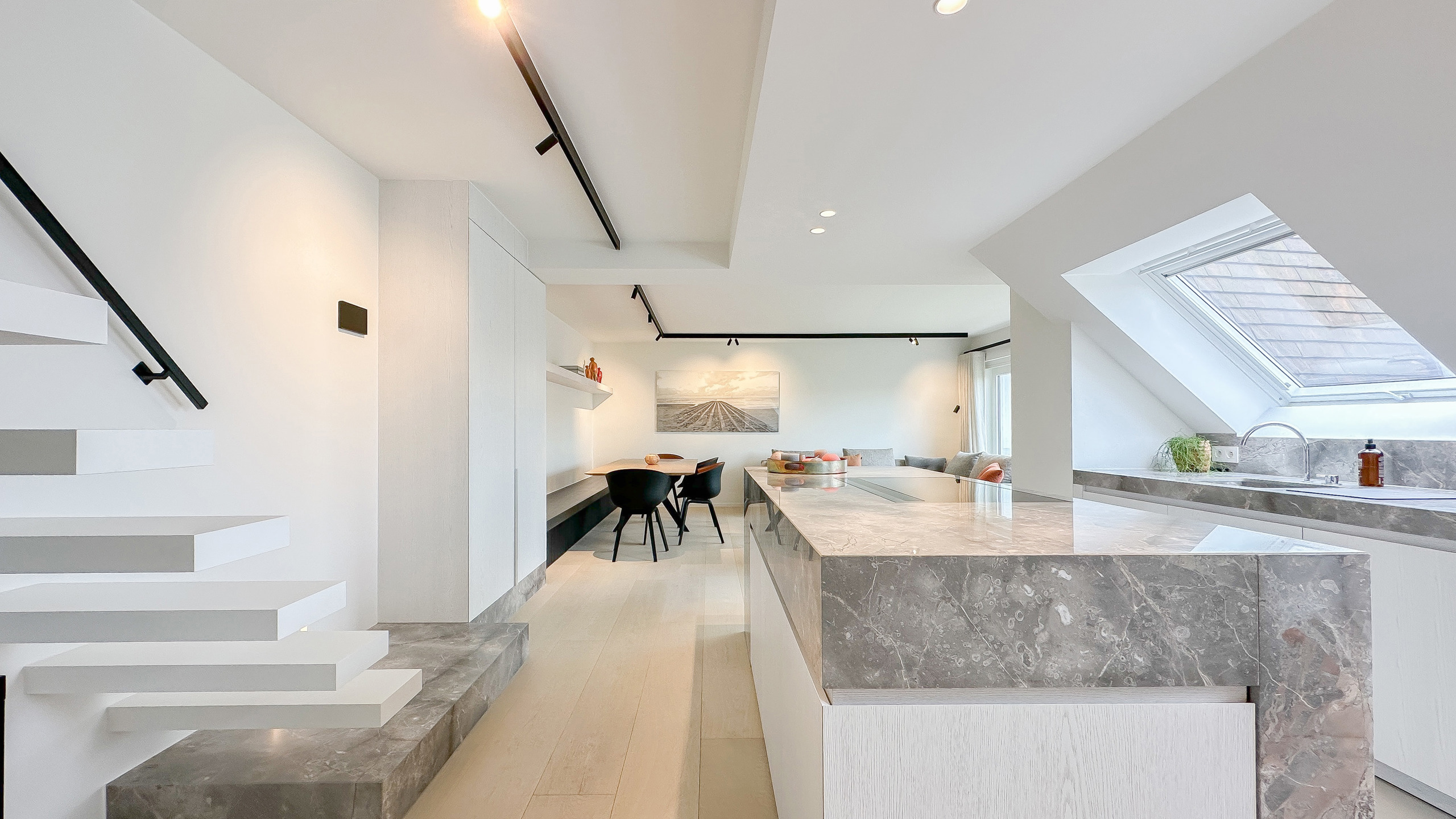 Bijzonder aantrekkelijk DUPLEX-appart., aan het Albertplein. - foto 3