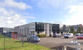 Office space of 800 m² and storage space of 140 m² available for rent.Ideally located with excellent accessibility via the E40 and N2, with fast...