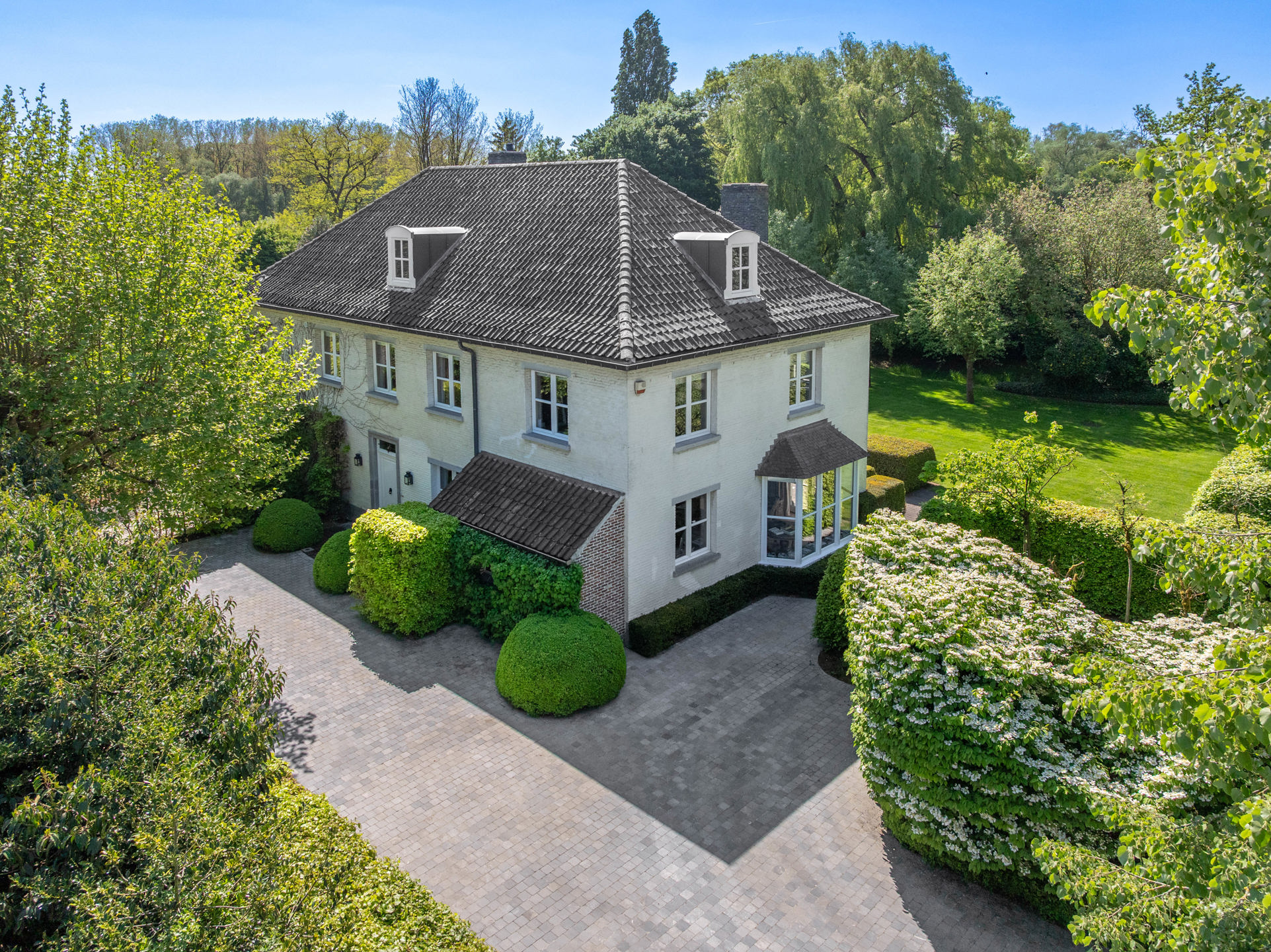 Unieke parel op royaal perceel (3.877 m²) met bouwgrond - foto 2