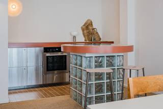 Located on Avenue Wielemans Ceupens, close to the magnificent Parc de Forest, this modern 74m² apartment combines charm and functionality. It offers...