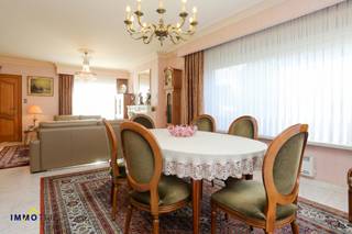 Instapklare laagbouwvilla op rustige centrumlocatie!Op een absolute toplocatie, vlakbij centrum en station maar tegelijk zeer rustig gelegen, vindt u...