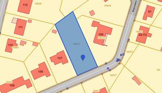 <br />Dit perceel bouwgrond is gelegen op de Blakmeers in Affligem. De oppervlakte bedraagt 1.648 m². Het perceel is momenteel ingericht als tuinzone en dient nog bouwrijp gemaakt te worden. Het perceel is geschikt voor het bouwen van een open bebouwing en heeft een straatbreedte van 25 meter. De bouwgrond is gelegen in een rustige en groene omgeving en biedt een fijn zicht op het groen.