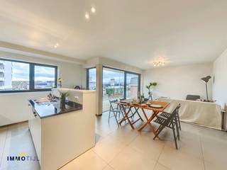 Prachtig appartement met terras en staanplaats op topligging te Aalst!Dit uniek appartement bevindt zich op het gelijkvloers van een strak, recent...