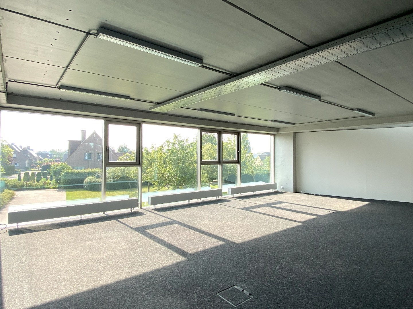INSTAPKLARE KANTOORRUIMTE OP BOVENVERDIEPING (325m²) OP TOPLOCATIE - foto 2