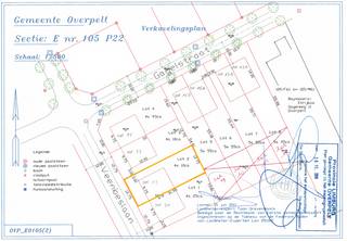 <p><strong>BOUWGROND VOOR EEN HALFOPEN BEBOUWING VAN 4A10CA TE OVERPELT !<br /><br /></strong>Deze bouwgrond, gekend als lot 2 van een goedgekeurde verkaveling is 4are 10centiare groot en bevindt zicht aan de Veenbeslaan (2e grond links van huisnummer 33) te Overpelt. Deze bouwgrond is dus vlakbij het centrum van Overpelt gelegen, in een rustige woonkern met groene omgeving en nabij scholen en invalswegen. Binnen enkele minuten bereik je de Noord-Zuid verbinding.<br /><br />De perceelbreedte aan straatzijde bedraagt 12,75 meter en de gemiddelde diepte van de bouwgrond bedraagt 31,95 meter.<br /><br />De halfopen bebouwing die gebouwd zal worden, mag een maximale bouwdiepte hebben van 12 meter op het gelijkvloers en 10 meter op de verdieping. Een hoogte van maximum 2 volwaardige bouwlagen is toegestaan, met een maximum kroonlijsthoogte van 7 meter en een nokhoogte van maximum 11 meter. De gabarit van de eerst bouwende partij zal uiteindelijk gevolgd dienen te worden. Er dient 3 meter van de zijdelingse perceelsgrens gebleven te worden. Een bijgebouw is toegestaan onder bepaalde voorwaarden.<br /><br />De volledige verkavelingsvoorschriften en het verkavelingsplan kan u raadplegen op onze website, onder “downloads” bij de betreffende advertentie.<br /><br />Let op: binnen deze verkaveling staan er nog drie loten voor een halfopen bebouwing te koop. Raadpleeg ze eveneens op onze website.<br /><br />Interesse of vragen? Contacteer ons op 011 96 51 76 of mail naar info@momentumvastgoed.be.</p>