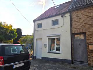 WSB-immo stelt u met plezier deze centraal gelegen woning te Ninove (Meerbeke) voor.Een woning met weinig onderhoud en tal van mogelijkheden achter...