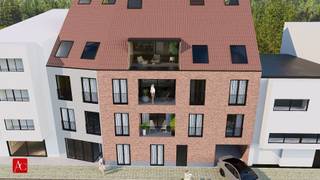 <p><span><strong>*6% BTW mogelijk! </strong>Ontdek dit <strong>comfortabele appartement op de eerste verdieping</strong> in het moderne nieuwbouwproject <strong>Stationshof</strong>, waar kwaliteit, licht en energiezuinig wonen centraal staan.</span></p><p><span>Met een <strong>bewoonbare oppervlakte van 96 m²</strong> biedt dit appartement een aangename en functionele indeling. De leefruimte met <strong>open keuken en eetkamer</strong> vormt het hart van het appartement en genieten van veel lichtinval. </span></p><p><span>Aansluitend bevindt zich een praktische <strong>berging</strong>, ideaal voor extra opslag en huishoudelijke toestellen.</span></p><p><span>Het appartement beschikt over <strong>twee volwaardige slaapkamers</strong> en een stijlvol afgewerkte badkamer met <strong>dubbele lavabo</strong>, <strong>ligbad</strong> en <strong>inloopdouche</strong> – een perfecte combinatie van comfort en luxe.</span></p><p><span>Buiten kan je ontspannen op het <strong>terras van ruim 5,5 m²</strong>, een fijne plek om te genieten van frisse lucht en een kijk op de omgeving.</span></p><p><span>Het appartement zal voldoen aan een <strong>E-peil van 30 of lager</strong>, wat garant staat voor een energiezuinig en toekomstgericht appartement met lage energiekosten.</span></p><p><u>Daarnaast is er de mogelijkheid om:</u></p><ul><li>een <strong>parkeerplaats</strong> aan te kopen voor €25.000</li><li>een <strong>fietsstalling</strong> voor €3.500</li></ul><p> </p><p><span><strong>Stationshof</strong> staat voor hedendaags wonen op een toplocatie, ideaal voor eigen bewoning of als interessante investering.</span></p><p><i><span>Neem gerust contact met ons op voor meer informatie of een vrijblijvend gesprek.</span></i></p>