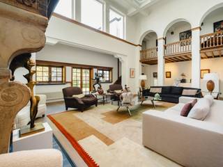 In a discreet, sought-after street just a stone's throw from Place du Châtelain, this exceptional property captivates visitors with its...