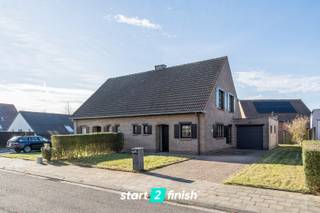 Ontdek deze gezellige, instapklare gezinswoning met ruime veranda en inpandige garage, gelegen in een rustige woonwijk nabij het centrum van...