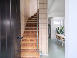 Stylishly renovated house in a prime location near Ghent SouthEPC: AMobiscore: 9.4/10This fully renovated townhouse with two bedrooms, a cozy...