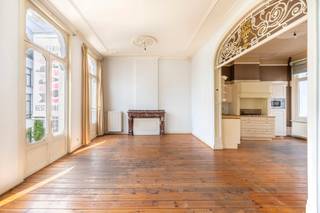 Indeling:Deze ruime triplexwoning met een oppervlakte van maar liefst 175 m² biedt een unieke combinatie van volume, licht en karaktervolle...