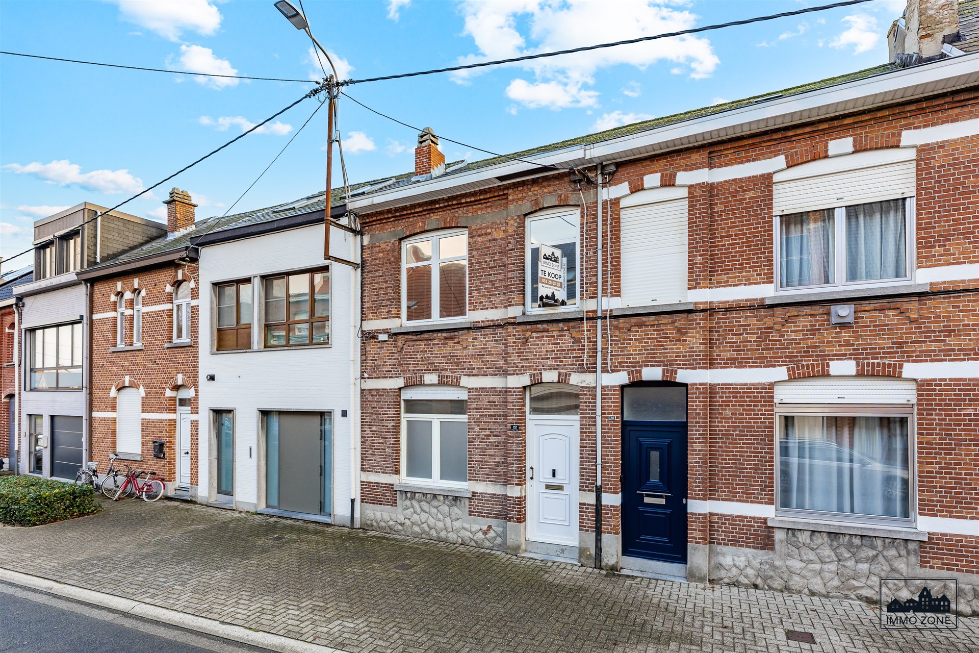 Instapklare, aangename rijwoning op centrale locatie! - foto 1