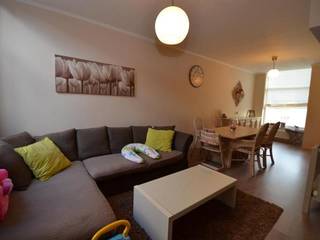 Woning met 3 slaapkamers te huur in hartje Menenbestaande uit:inkomhal, living met open keuken, 3 slaapkamers, badkamer met bad, zolder en koertje...