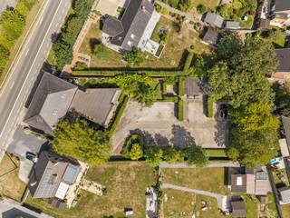 TOPgelegen langs de N60, genietend van alle visibiliteit: leuk instapklaar groot kantoorgebouw/praktijk met grote achterliggende privé-parking. 
Fantastische commerciële eigendom met enorm veel potentieel. 

Leuk karaktervol charmant gebouw bestaande uit burelen, vergaderzalen, praktijkruimtes, 2 keukens en sanitair,, onderkelderd, op 2156m2, + extra bijgebouw met potentieel. 
Tevens ideale horecazaak/groepspraktijk/privé-kliniek/private banker... 

Bezoek na afspraak met IMMO BEGUIN: info@immobeguin.be