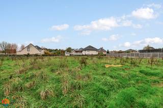 Op een uitstekende ligging te Beerzel bevindt zich deze bouwgrond (lot 3) van 400 m² voor een halfopen bebouwing. U geniet hier van een rustige...