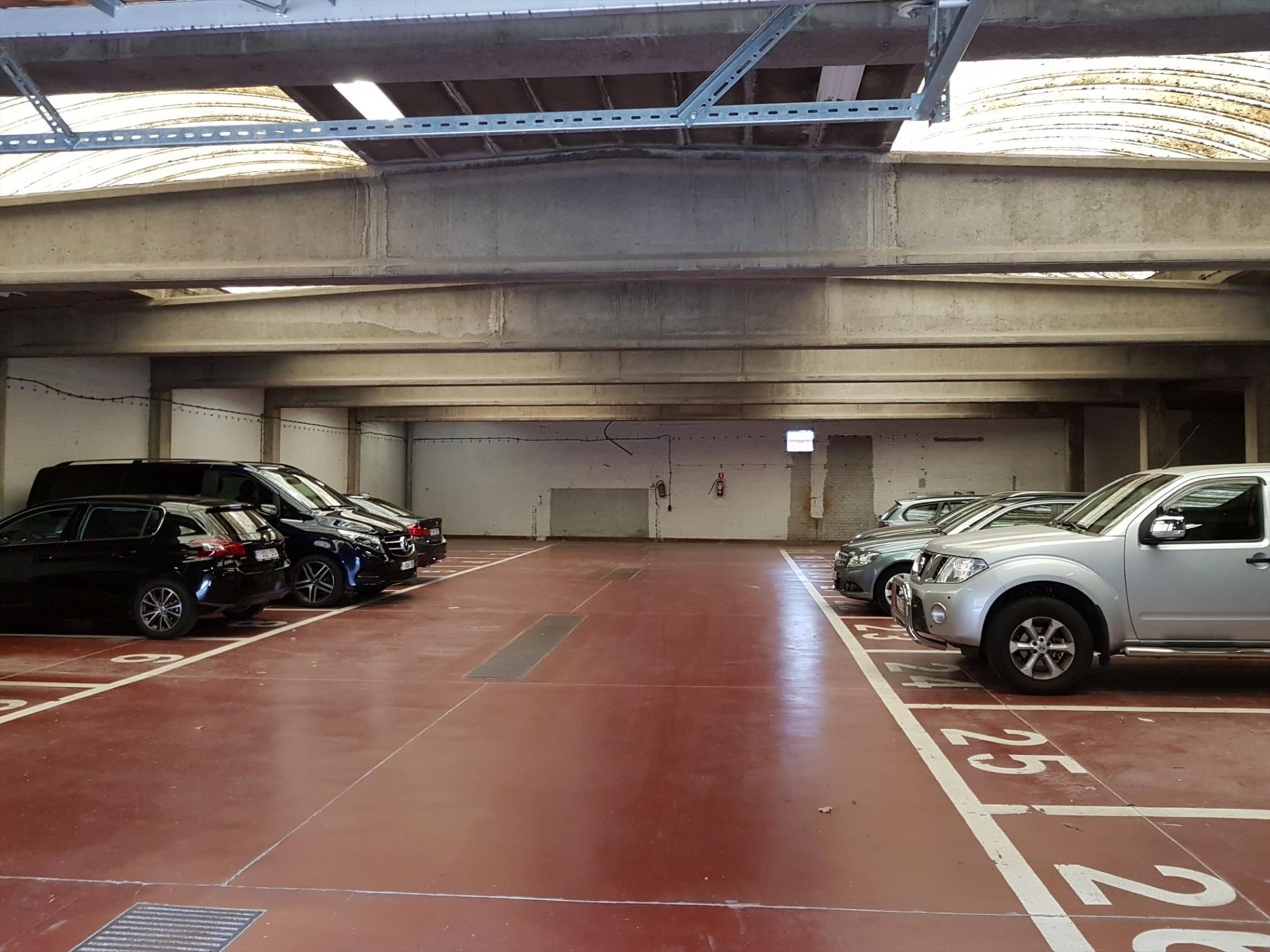 Inpandige autostaanplaats - foto 1