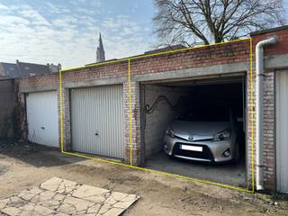 Twee garageboxen te koop, gelegen in het centrum van Duffel, in een degelijke gemetste constructie.De garages hebben elk een oppervlakte van ca. 13...