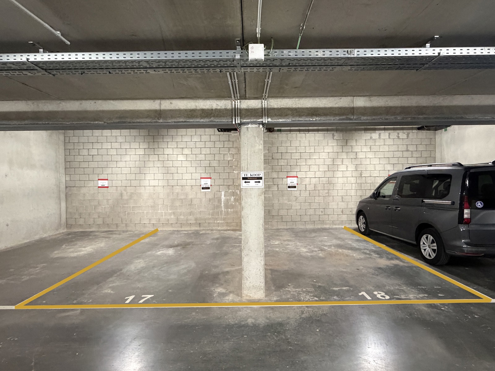 Garage for sale in Genk