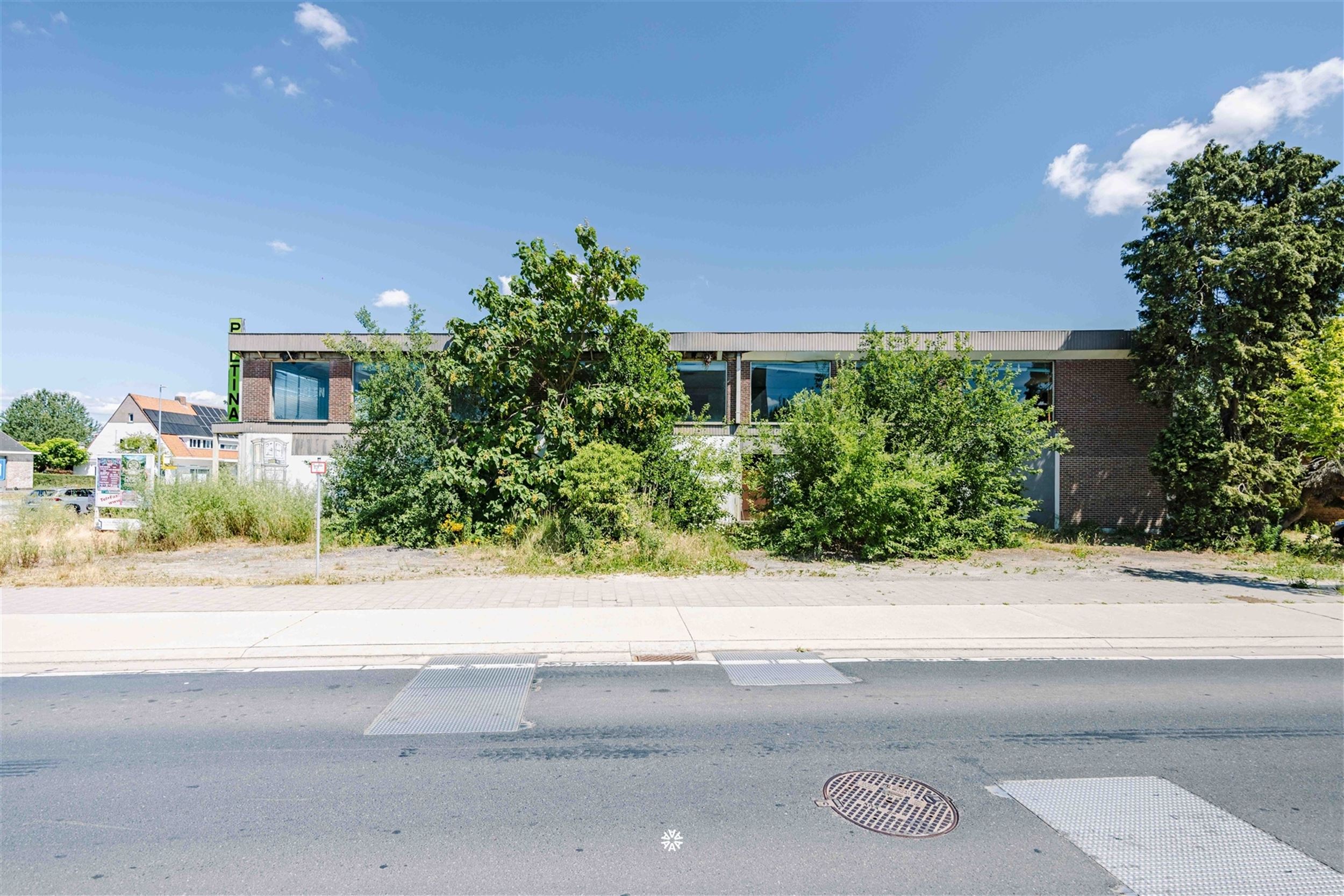 Terrain à bâtir stratégiquement situé avec des possibilités polyvalentes - photo 3