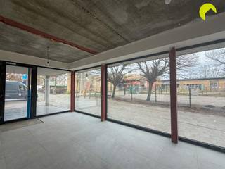 Commercial ground floor in a very convenient location in Wilrijk!All major access roads, daily shops and public transport are in the immediate...