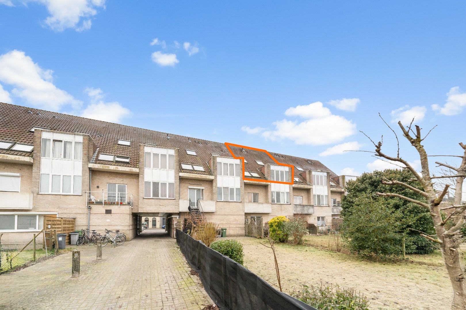 Ruim duplex appartement met 3 slaapkamers en garage te Lokeren - foto 2