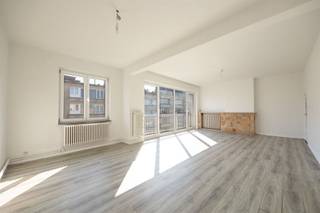 <p><span> </span></p><p><span>Do you dream of having an abundance of space in a prime location? Then this apartment is definitely worth a visit. With a living area of no less than approximately 167.5 m², four full-sized bedrooms, a bright living space, and a terrace, this is the ideal home for large families, co-housing, or anyone who simply enjoys spacious living. Plus, you’ll be living within walking distance of Central Station, the Zoo, shops, restaurants, and the bustling city center.</span></p><p><span> </span></p><p><span>Light, space & nd endless possibilities</span></p><p><span>Through the spacious entryway and night hall—featuring practical built-in coat closets—you enter the impressive living area of approximately 42.5 m². Thanks to the large, full-width PVC windows, this space is bathed in light all day long, and you can enjoy a stunning panoramic view of the city. The adjoining living area offers space for a generous seating area and a large dining table, ideal for entertaining guests or enjoying cozy meals together.</span></p><p><span>The separate kitchen is located next to the living area and opens directly onto the approximately 10 m² terrace. The kitchen also offers the opportunity to be fully modernized to suit your personal taste. This makes it easy to create a contemporary open-concept kitchen with a view of the city.</span></p><p><span> </span></p><p><span>Four Full-Sized Bedrooms</span></p><p><span>A major highlight of this apartment is its four spacious bedrooms. Each one is a full-sized room that can perfectly serve as a master bedroom, children’s rooms, home office, or hobby room. The bathroom features a spacious walk-in shower, a vanity sink, and a low-maintenance finish with modern gray tiles. There’s also a separate guest restroom, which enhances everyday comfort. Thanks to the long night hall with built-in closet space, you also have plenty of practical storage space.</span></p><p><span> </span></p><p><span> </span></p><p><span>City living at its best</span></p><p><span>The location is undoubtedly one of the biggest assets. Here, you’ll live right in the vibrant heart of Antwerp, with shops, supermarkets, cozy cafés, and restaurants literally just around the corner. The Central Station, the Zoo, Opera Square, and the Meir are all within walking distance, while trams, buses, and major thoroughfares ensure excellent accessibility. Here, you can enjoy everything the city has to offer every day, without sacrificing space or comfort.</span></p><p><span> </span></p><p><span>Highlights</span></p><p><span>4 full-sized bedrooms; panoramic views; terrace (approx. 10 m²); plenty of natural light; built-in closets; small-scale building; recently renovated roof; modernized elevator; prime location near Antwerp Central Station</span></p><p><span> </span></p>