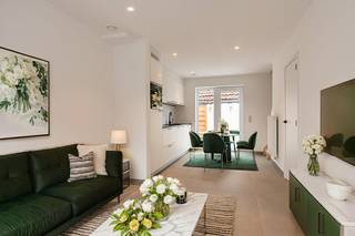 Welkom in deze kwalitatief gerenoveerde woning, gelegen te Beke in Waarschoot, waar comfort, energiezuinigheid en een uitstekende ligging hand in...