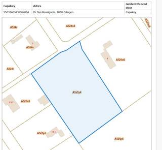 <strong>Deze uitzonderlijke bouwgrond met een oppervlakte van 7.871 m² is rustig gelegen in de residentiële wijk Bois de Strihoux, op de hoek van de Snippendreef (naast huisnummer 1) en de Nachtegalendreef (Drève des Rossignols). Perceelnummer: 0525Y4P0000.</strong><br />De ligging biedt het beste van twee werelden: volledige privacy en rust, omgeven door groen, én een vlotte verbinding naar Brussel en andere invalswegen. Ook winkels, openbaar vervoer en wandelroutes bevinden zich op korte afstand. Dit bosrijke gebied strekt zich uit over beide zijden van de taalgrens en is uitermate bekend voor zijn zeer luxueuze villa’s en landhuizen. Ondanks het afgesloten karakter van deze residentiële woonwijk ligt de aansluiting met de A8 slechts op 3 KM waardoor Brussel/Halle/Rijsel/… vlot bereikbaar zijn.<br />Een unieke kans voor wie droomt van een prestigieuze woning in een natuurlijke en rustige omgeving.<br />