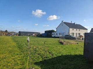 TE KOOP: Bouwgrond van 4a73ca voor halfopen bebouwing te Hulsbeek!Deze bouwgrond voor open bebouwing is gunstig gelegen in de Hulsbeekstraat 85...