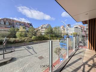Découvrez ce magnifique appartement situé dans la rue d'Ypres, une rue calme perpendiculaire à l'avenue Dumortier, avec une vue dégagée sur le parc...